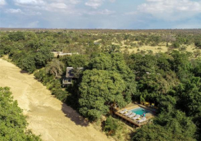 Bateleur Safari Camp